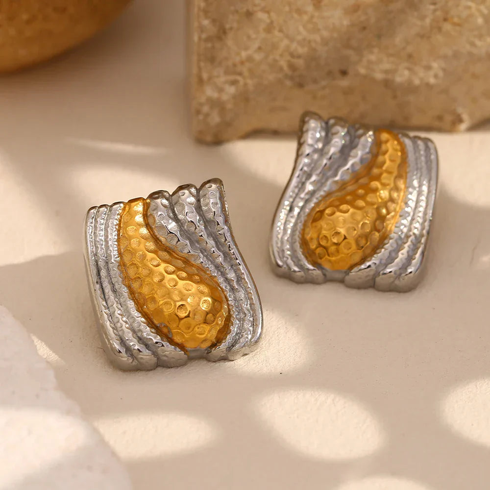 Brincos Elegantes de Aço Inoxidável com Detalhe Dourado