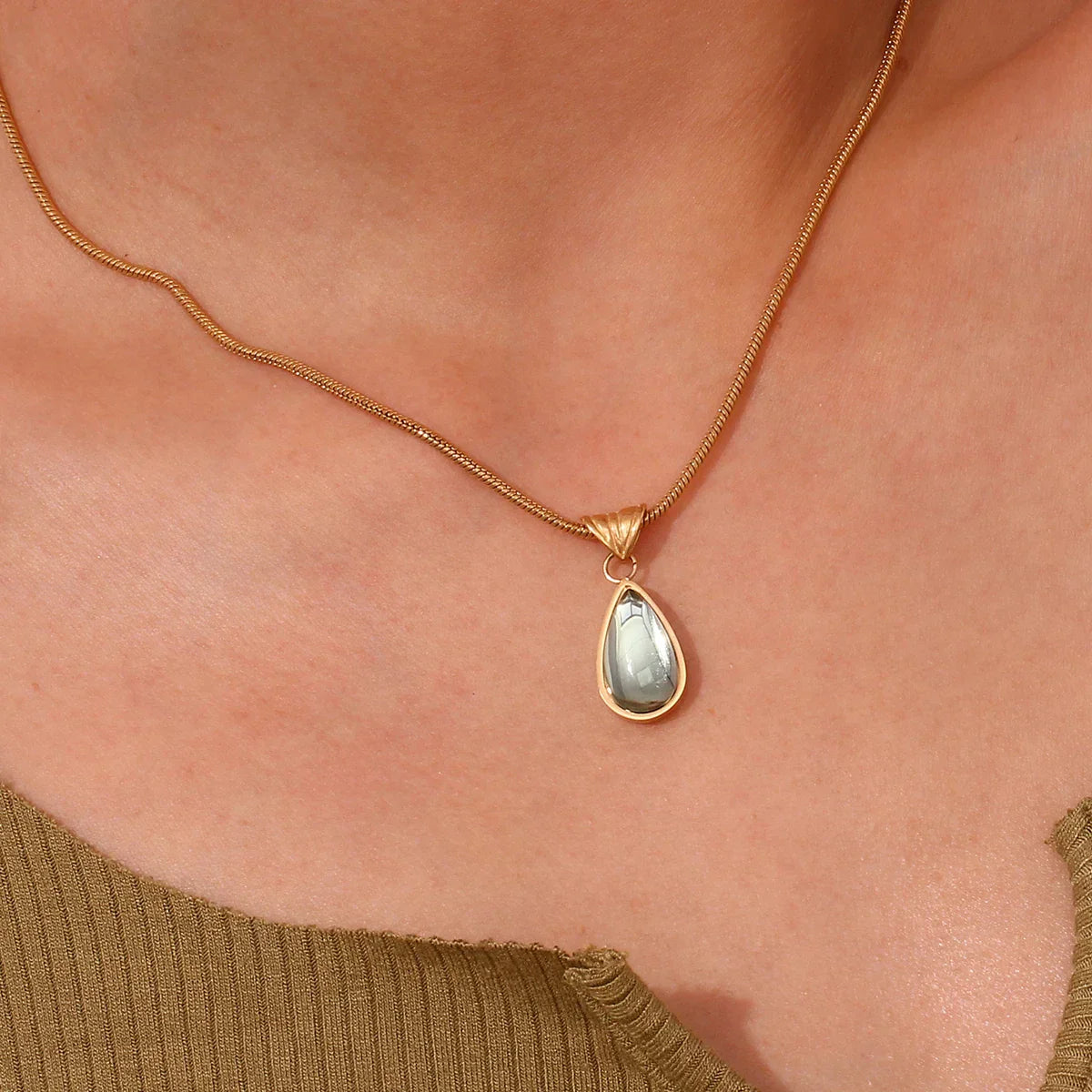 Colar Elegance Gota de Água com Zircônia