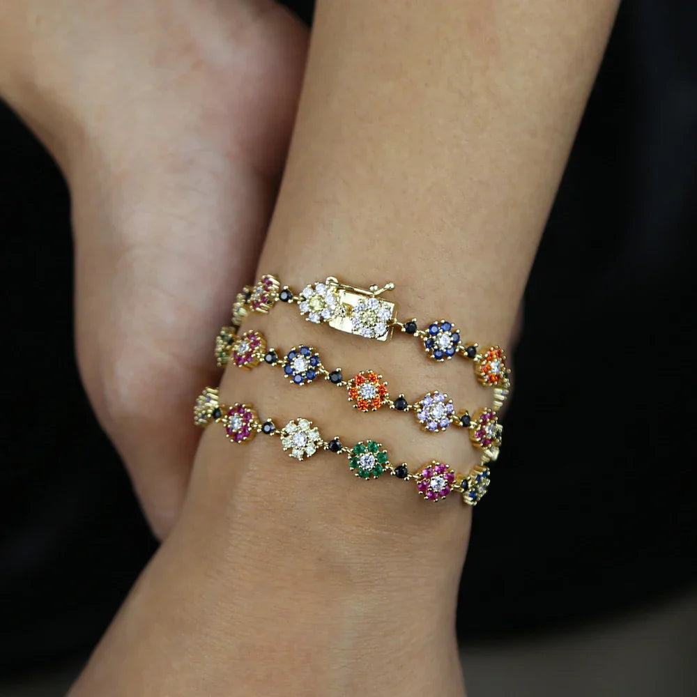 Pulseira Charmosa de Elo Dourado com Cristais Coloridos