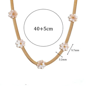 Colar Elegante de Flores em Aço Inoxidável Banhado a Ouro