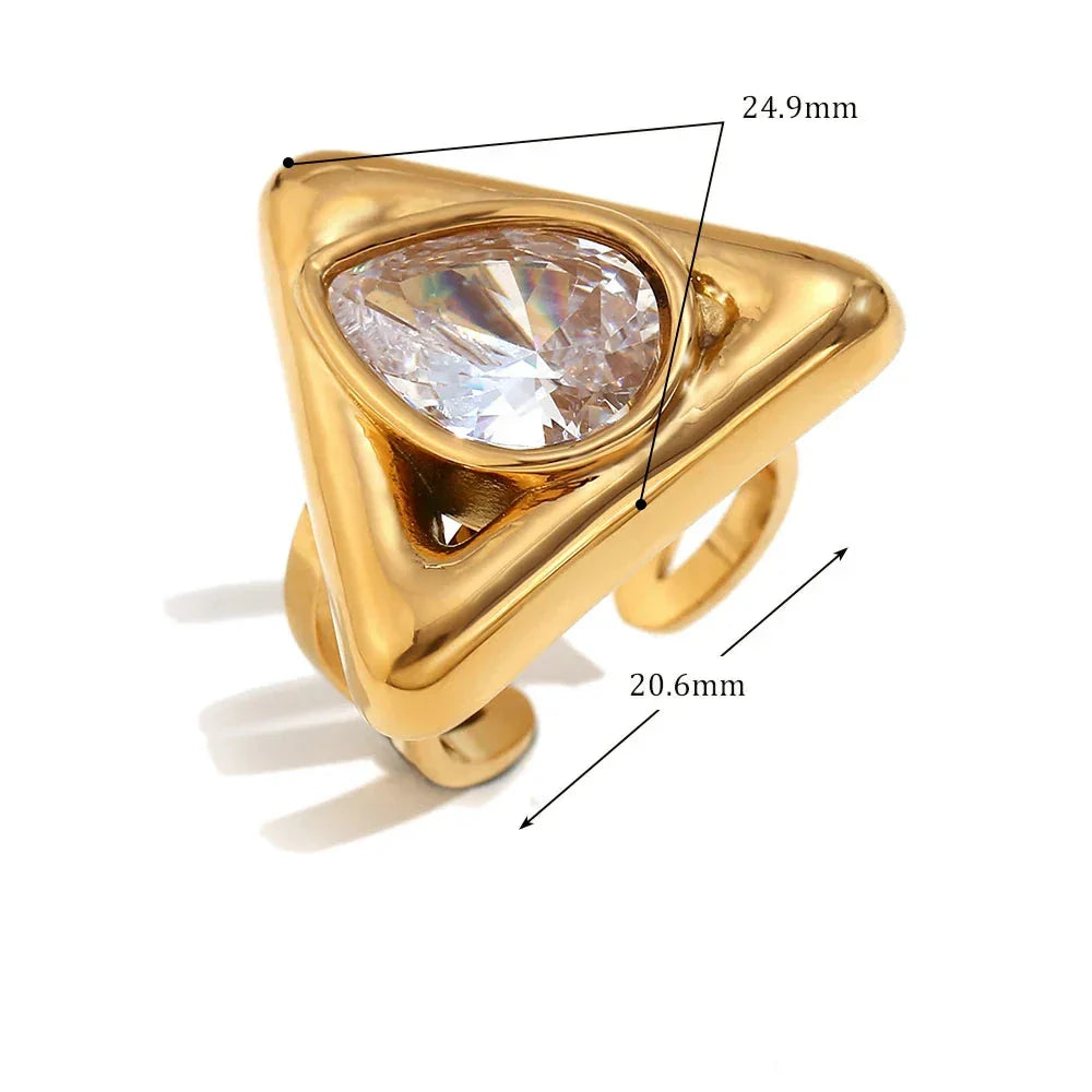 Anel Triângulo Gota de Água com Zircônia