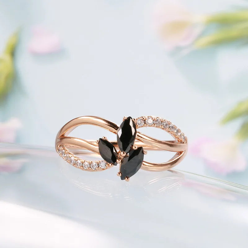 Anel Geométrico de Ouro Rosa 18k com Diamante Preto