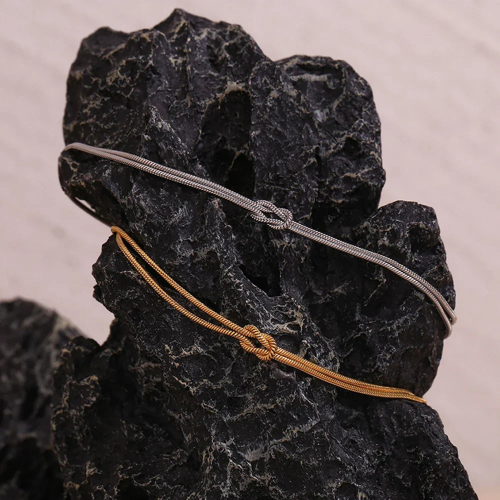 Pulseira Dupla Burnetts Joias: Elegância em Aço Inoxidável