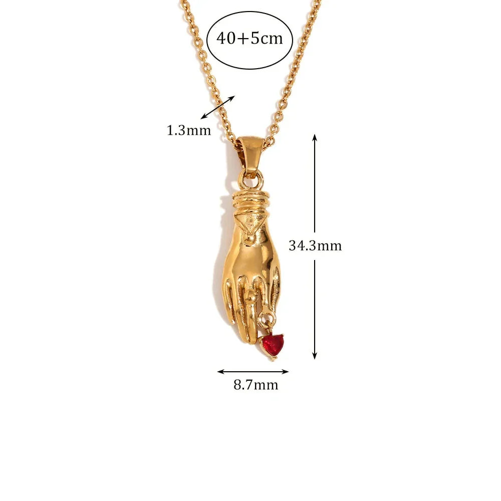 Colar Elegante com Pingente de Mão e Zircônia Vermelha