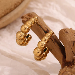 Brincos Elegantes de Ouro 18K com Design Curvado