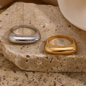 Anel Minimalista Quadrado em Aço Inoxidável Banhado a Ouro