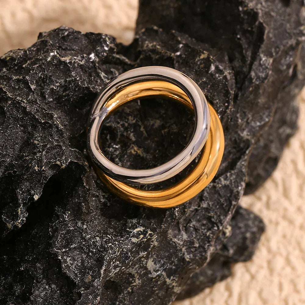 Anel Duplo Elegante em Aço Inoxidável Banhado a Ouro