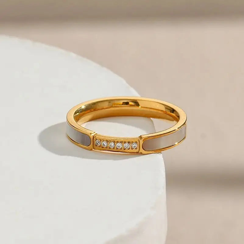 Anel Minimalista com Zircônia e Madrepérola