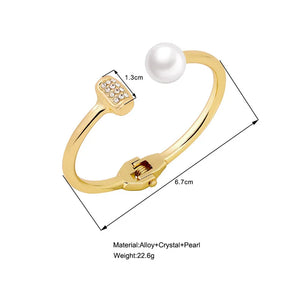Pulseira Elegante com Pérolas Barrocas Douradas