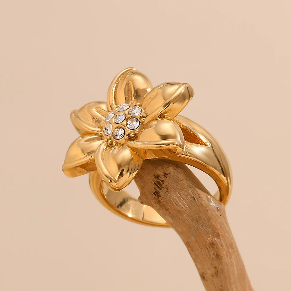 Anel Flor Elegante com Zircônias em Ouro 18K
