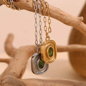 Colar Oval de Zircônia Verde com Corrente de Aço Inoxidável