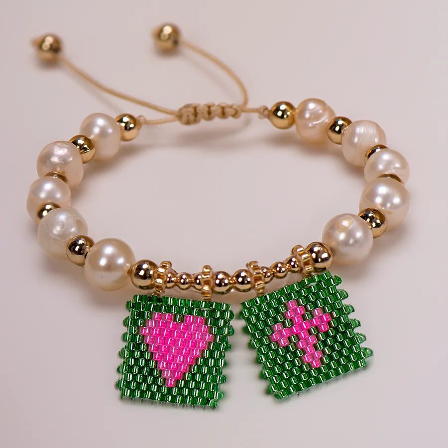 Pulseira de Pérolas com Coração e Cruz Boho