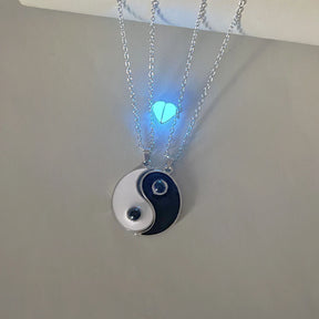 2 pieces/set Luminous peach heart black and white Yin and Yang gossip couple necklace