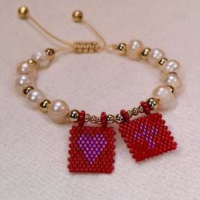 Pulseira de Pérolas com Coração e Cruz Boho