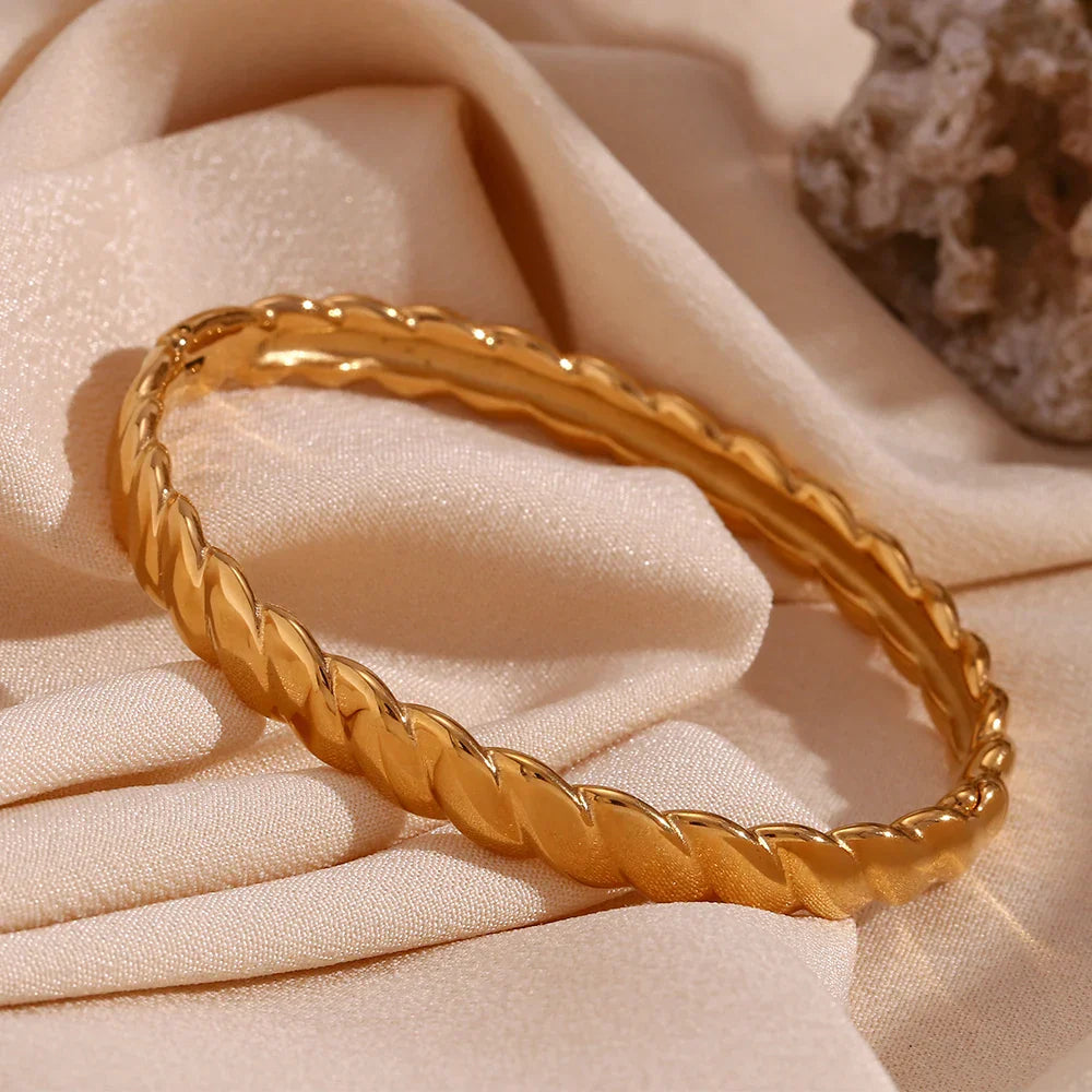 Pulseira Torcida Banhada a Ouro 18K
