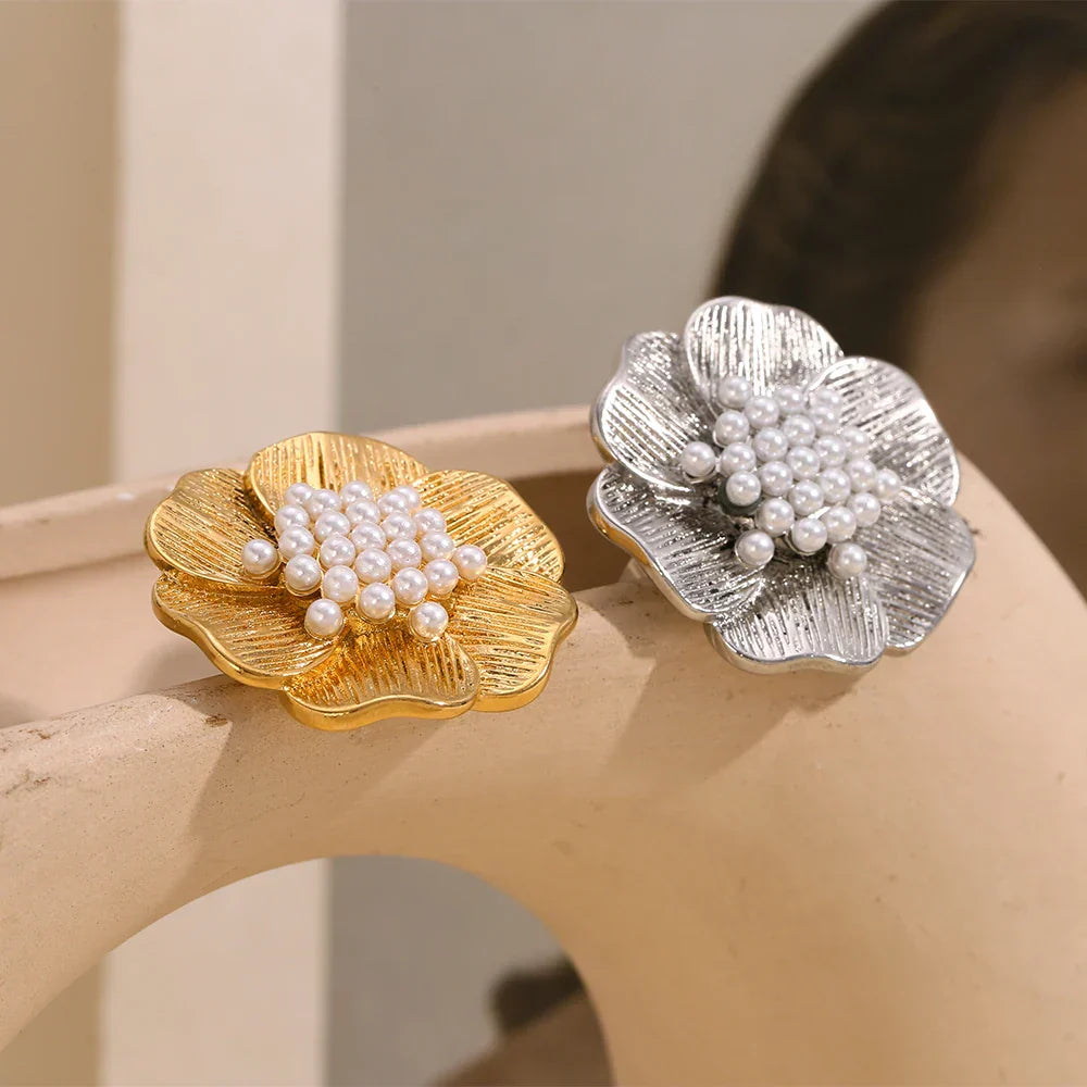 Anel Flor Elegante com Pérola e Aço Inoxidável