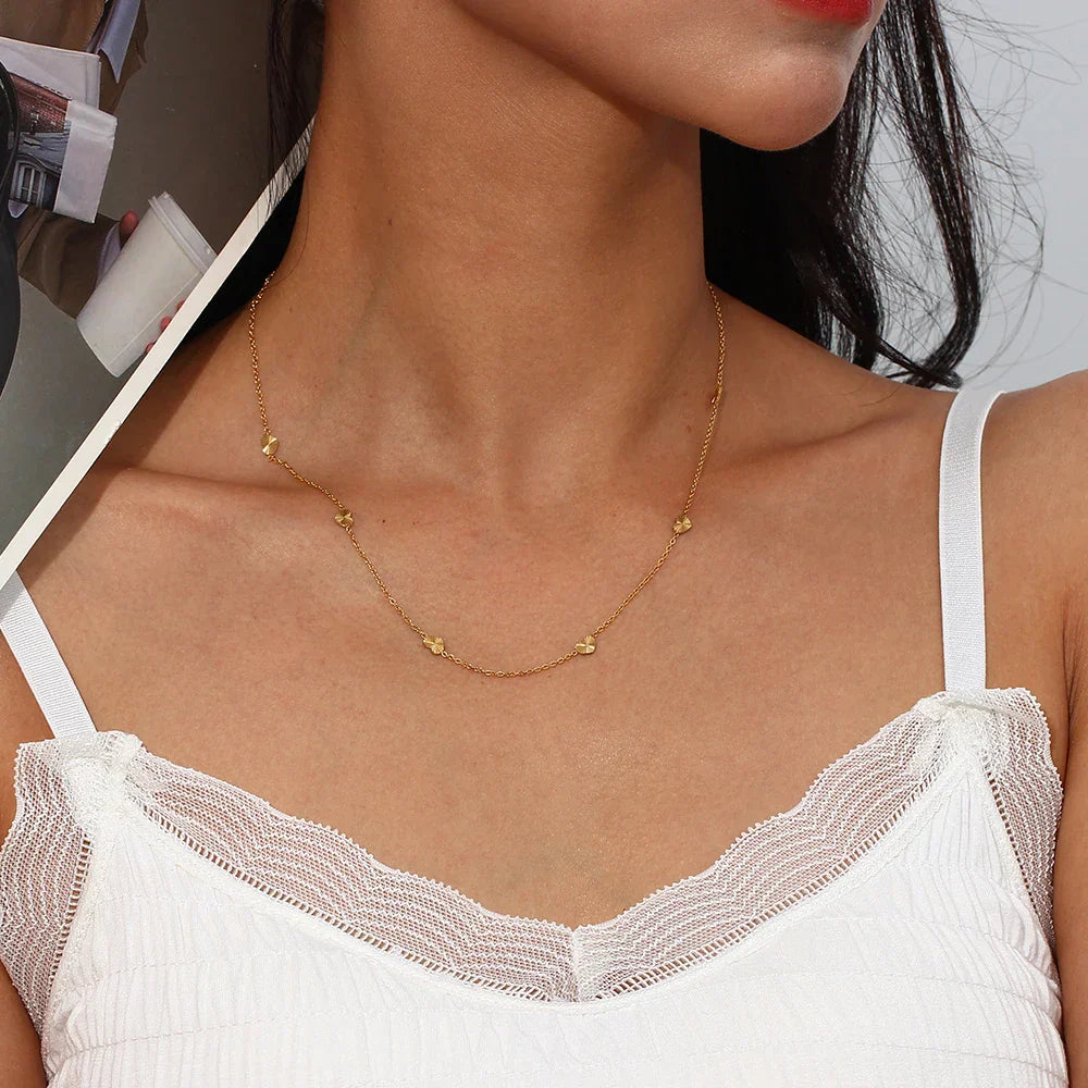 Colar Elegante Coração Dourado em Aço Inoxidável