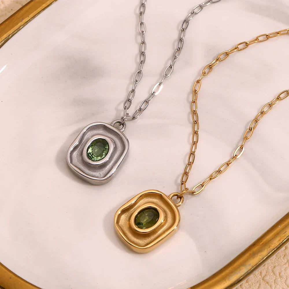 Colar Oval de Zircônia Verde com Corrente de Aço Inoxidável