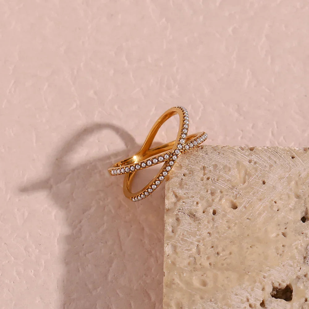 Anel Elegante com Pérola e Zircônia em Aço Inoxidável