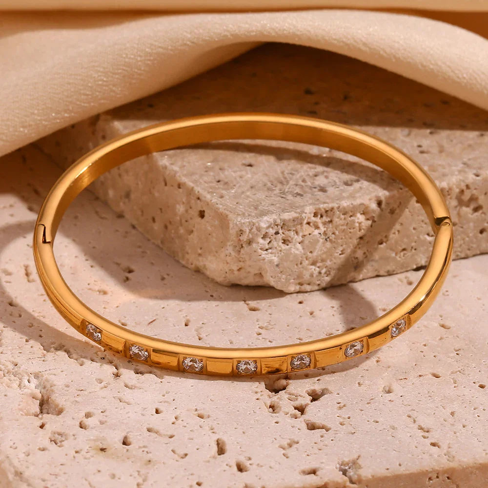 Pulseira Elegante de Ouro 18K com Zircônias