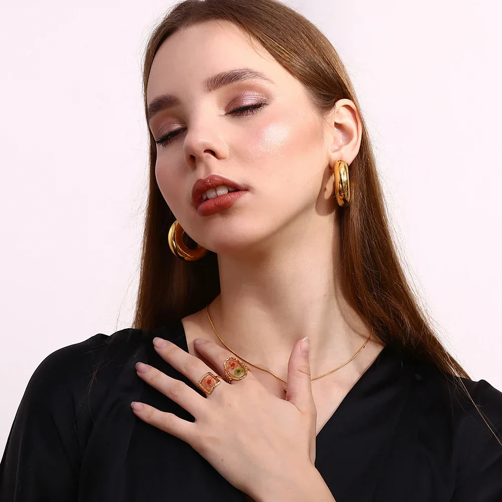 Anel Flor Vintage Oval com Zircônia e Ouro 18K