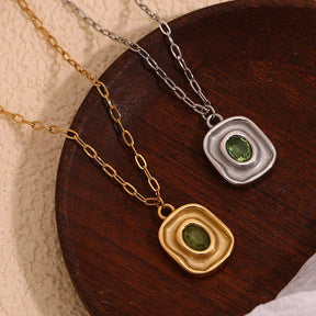 Colar Oval de Zircônia Verde com Corrente de Aço Inoxidável