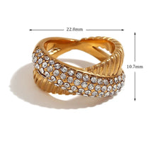 Anel Elegance Diagonal com Zircônias Banhado a Ouro 18k