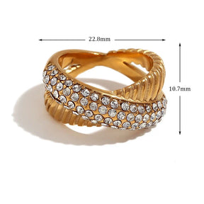Anel Elegance Diagonal com Zircônias Banhado a Ouro 18k