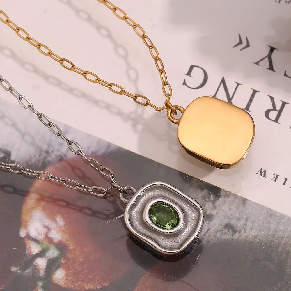 Colar Oval de Zircônia Verde com Corrente de Aço Inoxidável