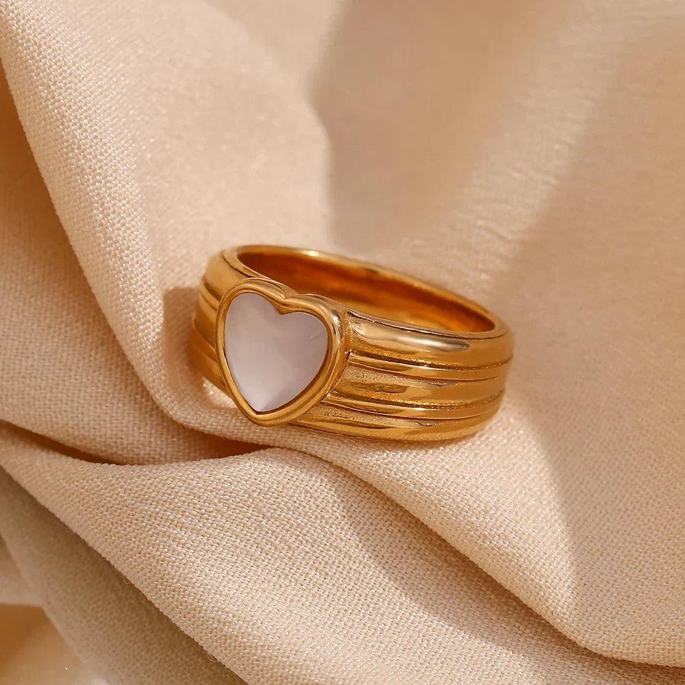Anel Coração Elegante em Aço Inoxidável Banhado a Ouro