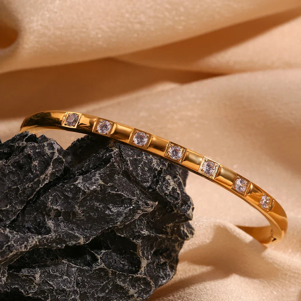 Pulseira Elegante de Ouro 18K com Zircônias