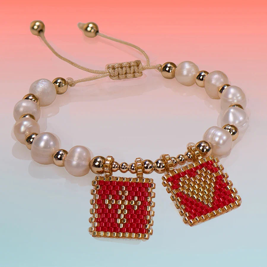 Pulseira de Pérolas com Coração e Cruz Boho