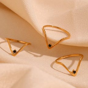 Anel V Elegante com Zircônia