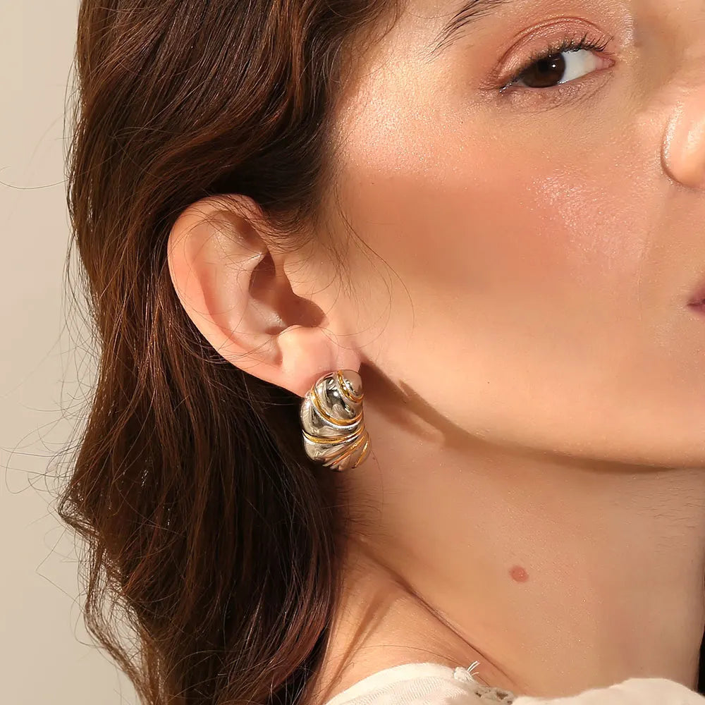 Brinco Casulo Banhado a Ouro 18K com Zircônia
