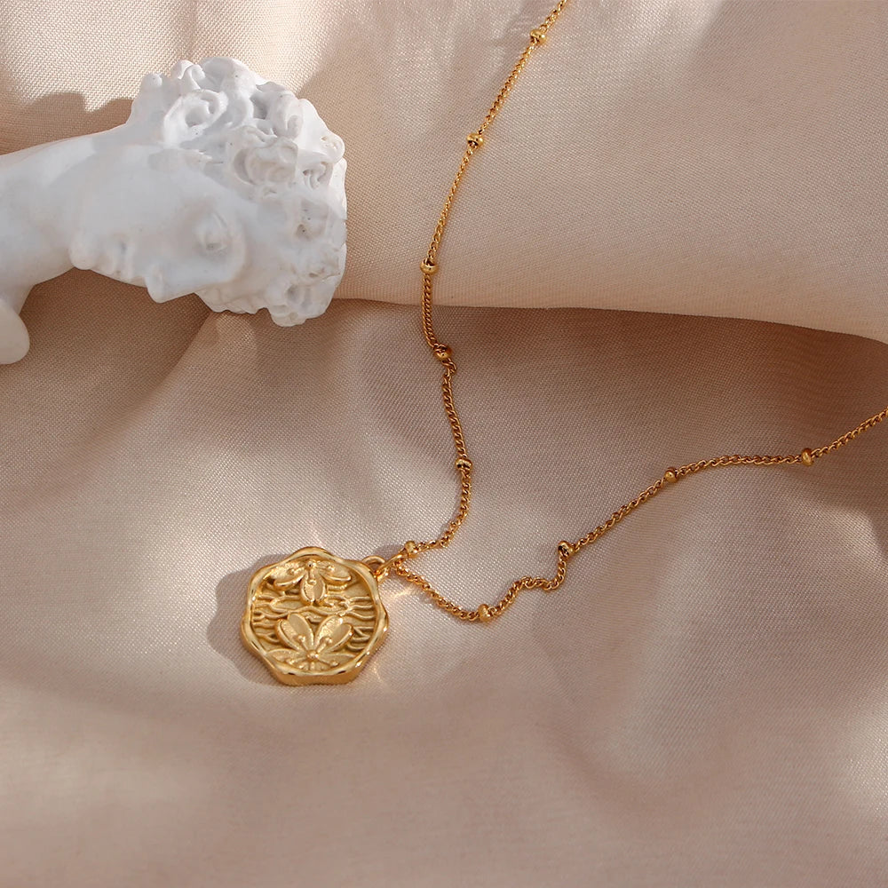 Colar Romântico Sakura Banhado a Ouro 18K