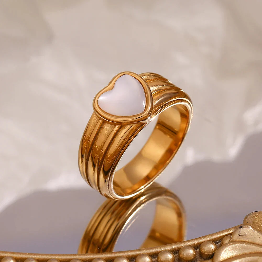 Anel Coração Elegante em Aço Inoxidável Banhado a Ouro