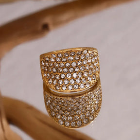 Anel Elegante com Zircônias e Aço Inoxidável