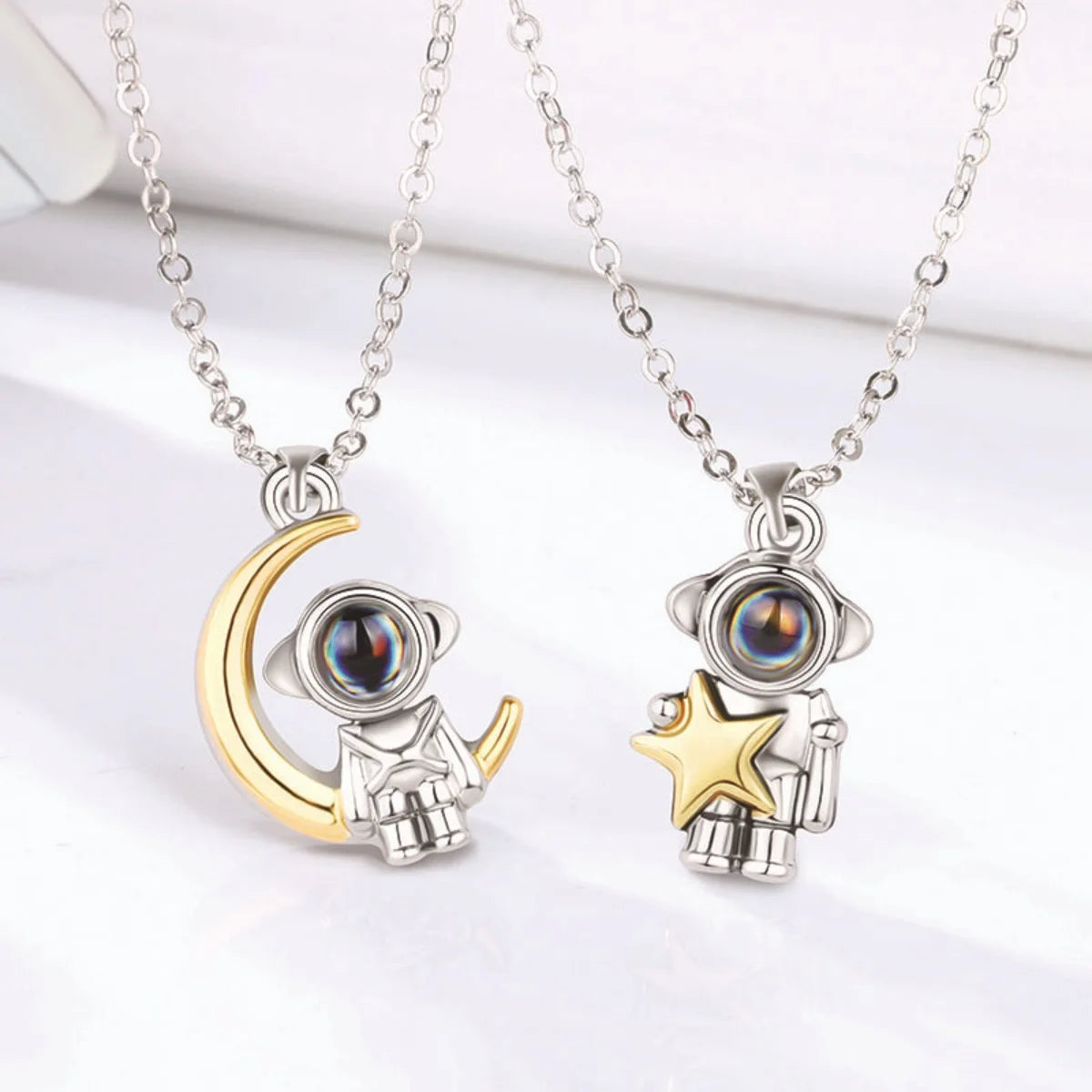 2Pcs/Set Creative Star Moon Astronaut Pendant Couple Necklace For Women Men 100 Languages I Love You Projection Choker Jewelry