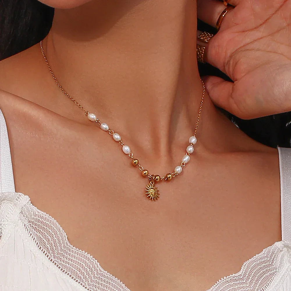 Colar Sol Dourado com Pérolas de Água Doce