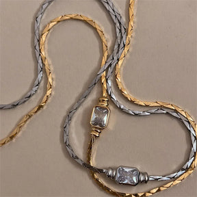 Colar Elegância Dourada com Zircão e Aço Inoxidável