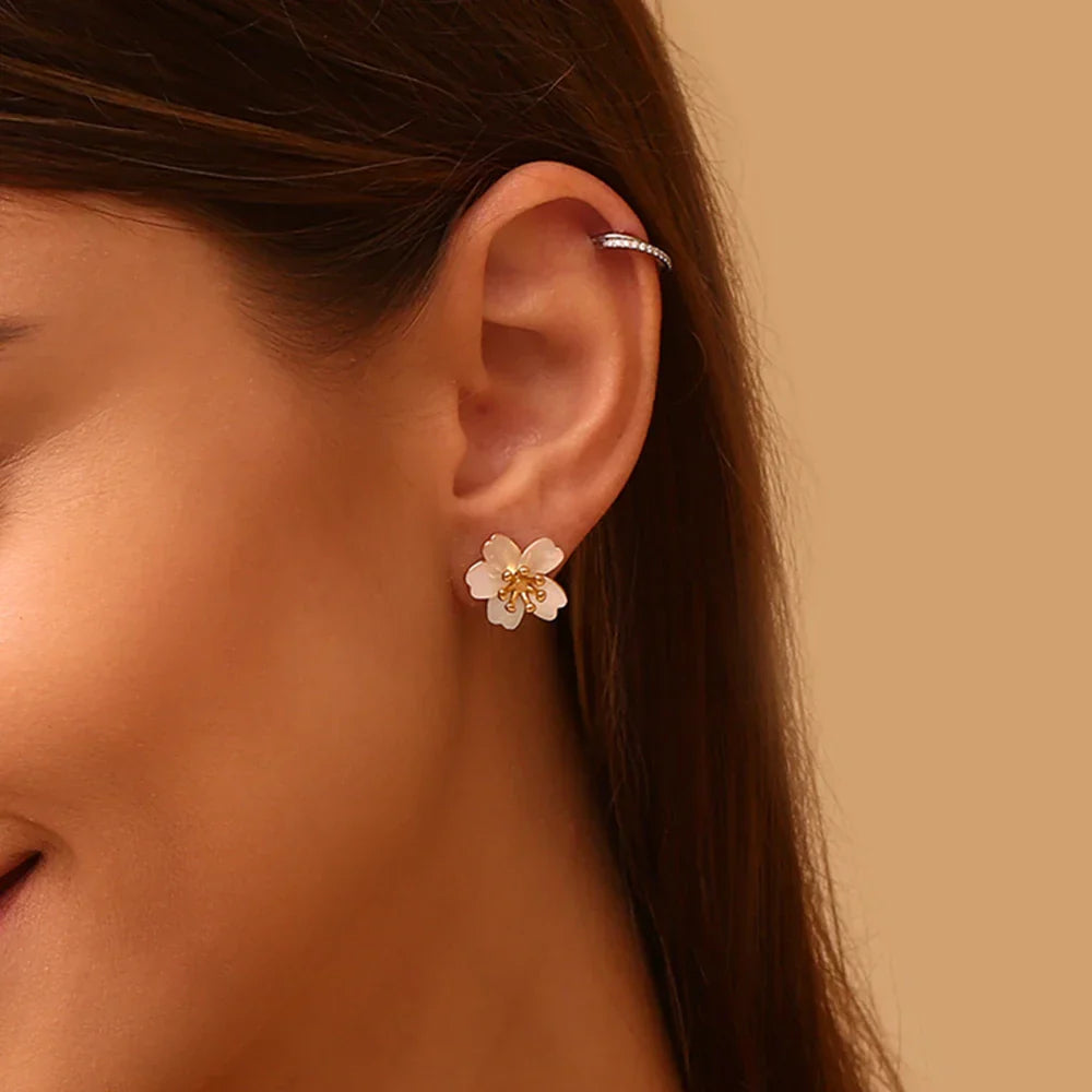 Brincos Flor de Cerejeira E.B.belle - Luxo e Elegância