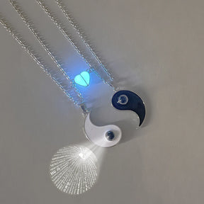 2 pieces/set Luminous peach heart black and white Yin and Yang gossip couple necklace
