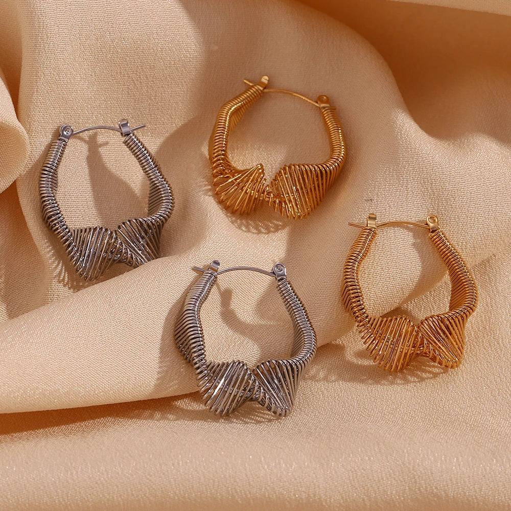 Brincos de Argola U Banhados a Ouro 18K