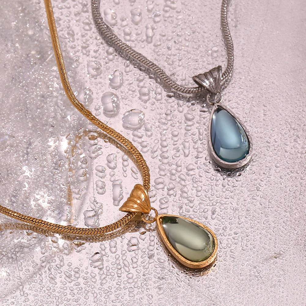 Colar Elegance Gota de Água com Zircônia