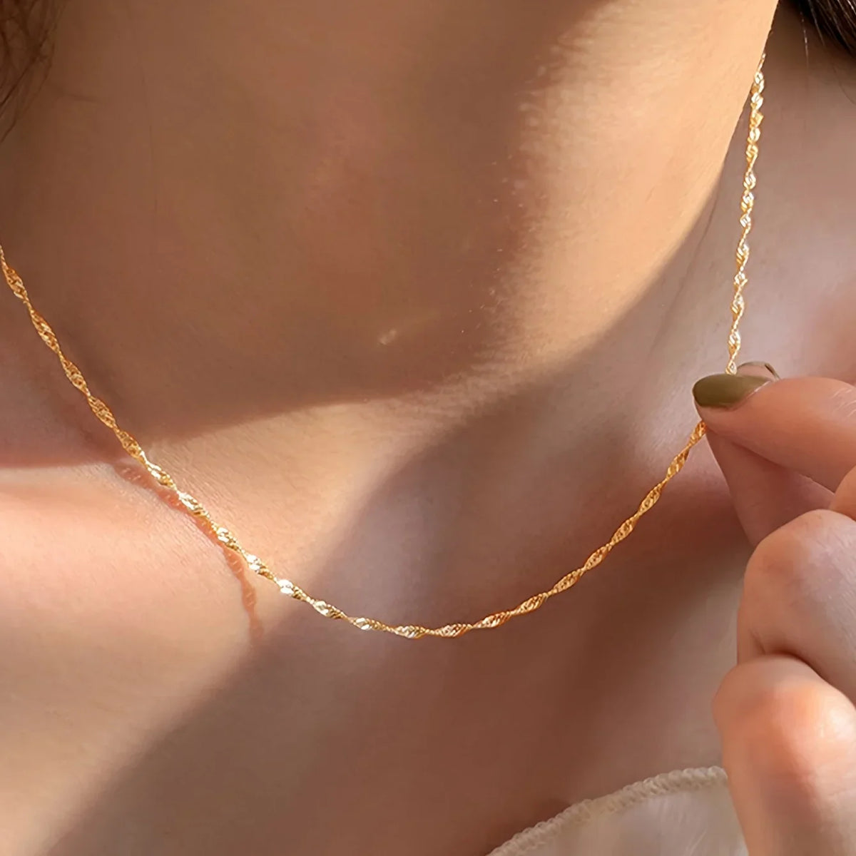 Colar Elegância Dourada Burnetts