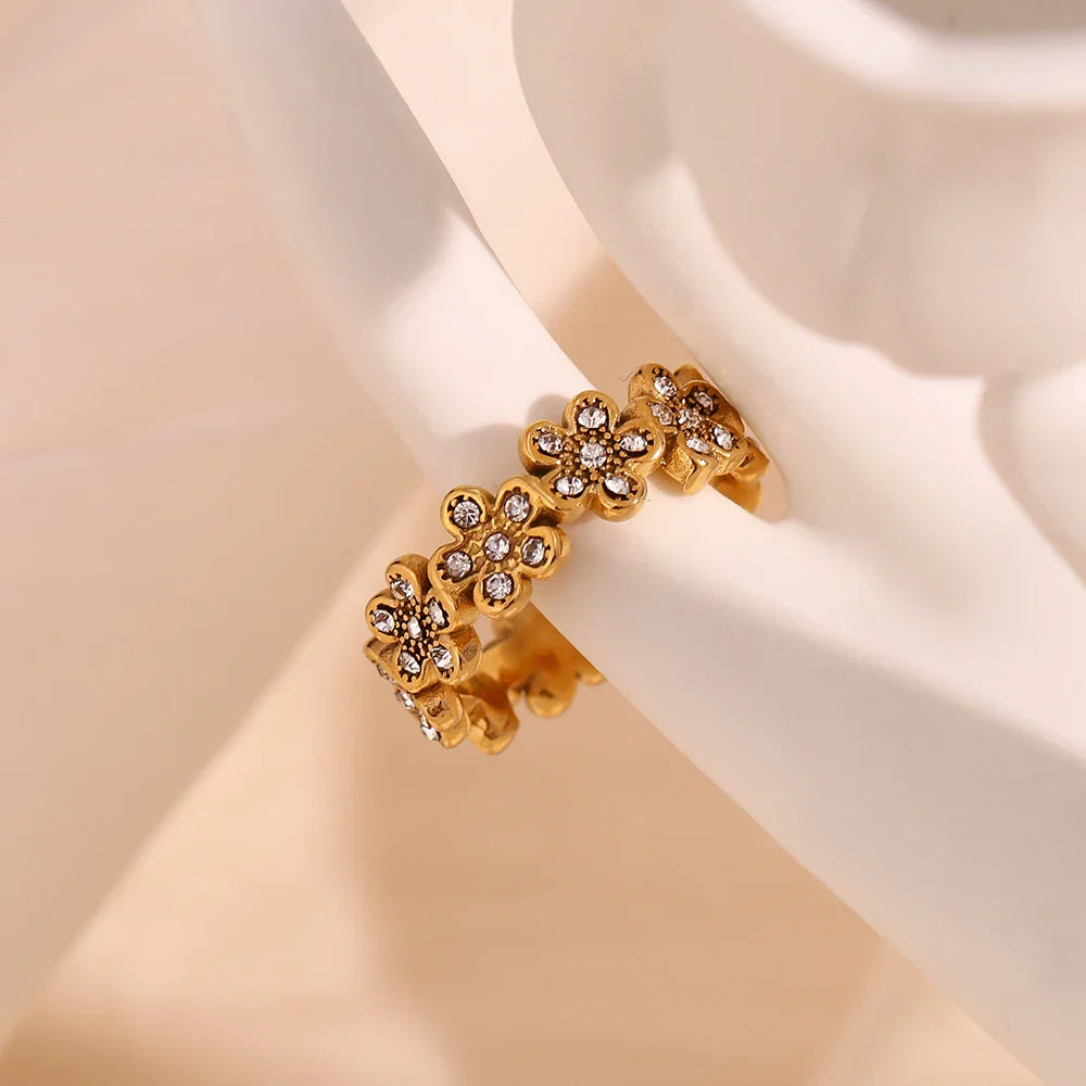 Anel Margarida com Zircônias em Aço Inoxidável Dourado