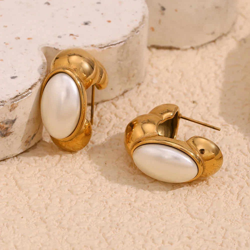 Brinco Elegante de Lagarta com Pérola
