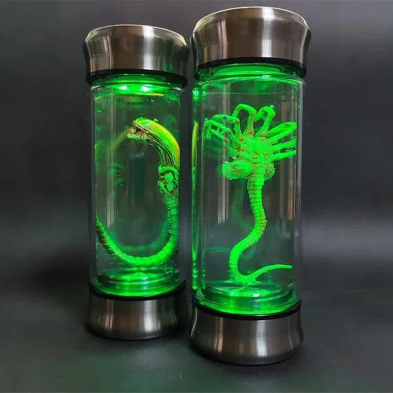Réplica Alien Xenomorfo em Célula de Vidro