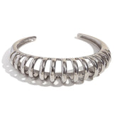 Pulseira Elegante de Aço Inoxidável com Design Ondulado