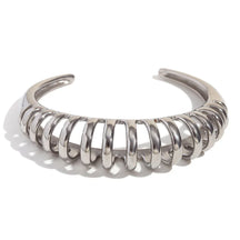 Pulseira Elegante de Aço Inoxidável com Design Ondulado